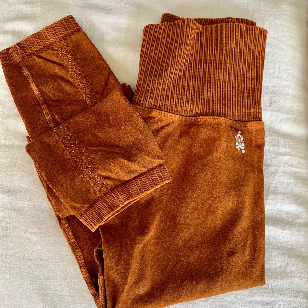 FREE PEOPLE MOVEMENT RUST ORANGE LEGGINGS. XS. EXCELLENT UNWORN CONDITION.